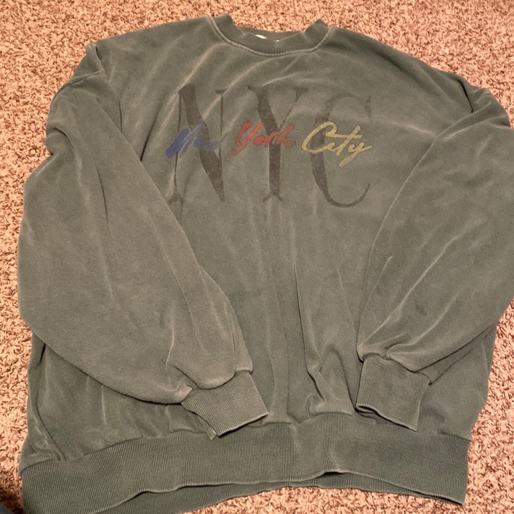 This is a nice looking vintage shirt. It’s a dad fit. Comfy and loose fitting